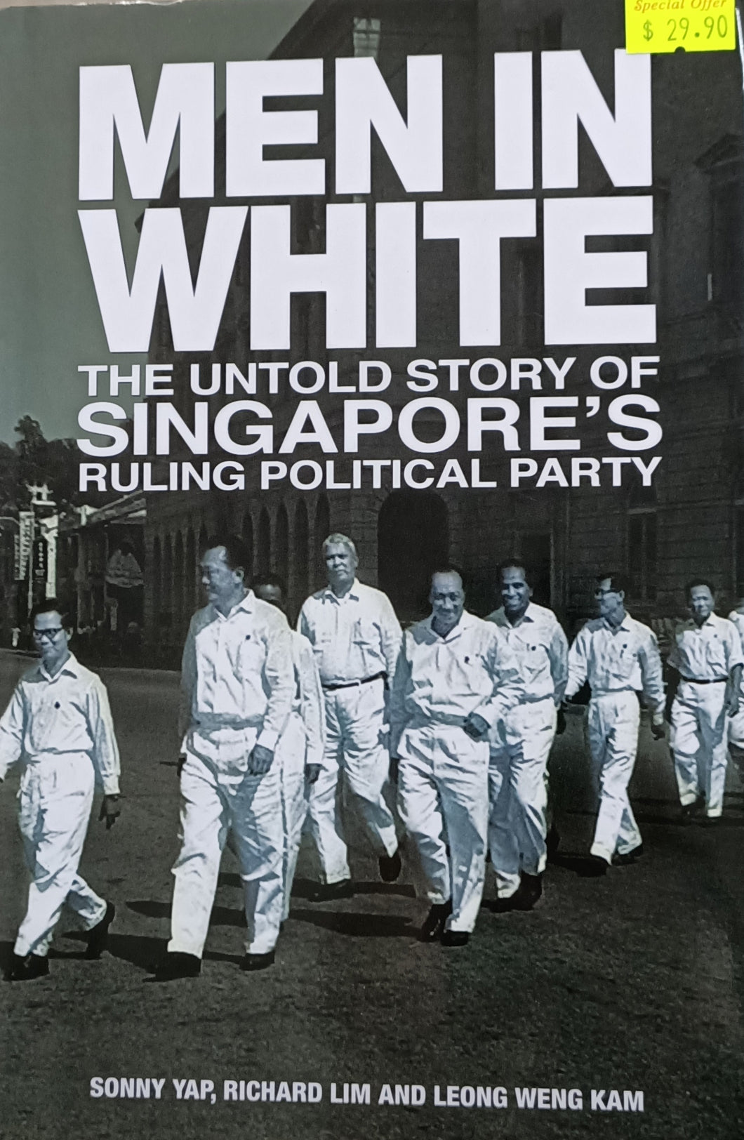 Men In White: The Untold Story of Singapore's Ruling Political Party - Sonny Yap, Richard Lim, Leong Weng Kam