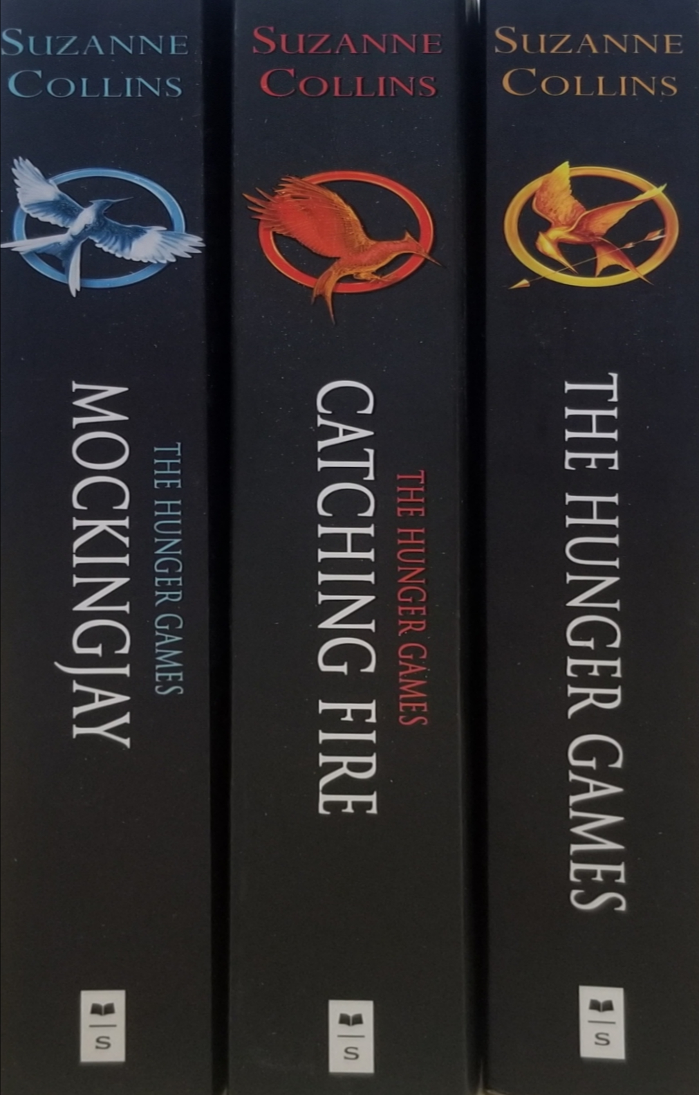 The Hunger Games Trilogy - 3 Book Set - Suzanne Collins: 9781407135137 -  AbeBooks