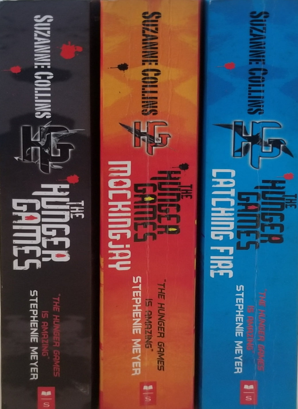 The Hunger Games Trilogy Foil Collection Edition (3 Books Set Pack):  9781407166209: : Books
